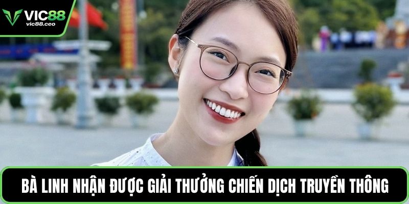 Bà Linh nhận được giải thưởng chiến dịch truyền thông